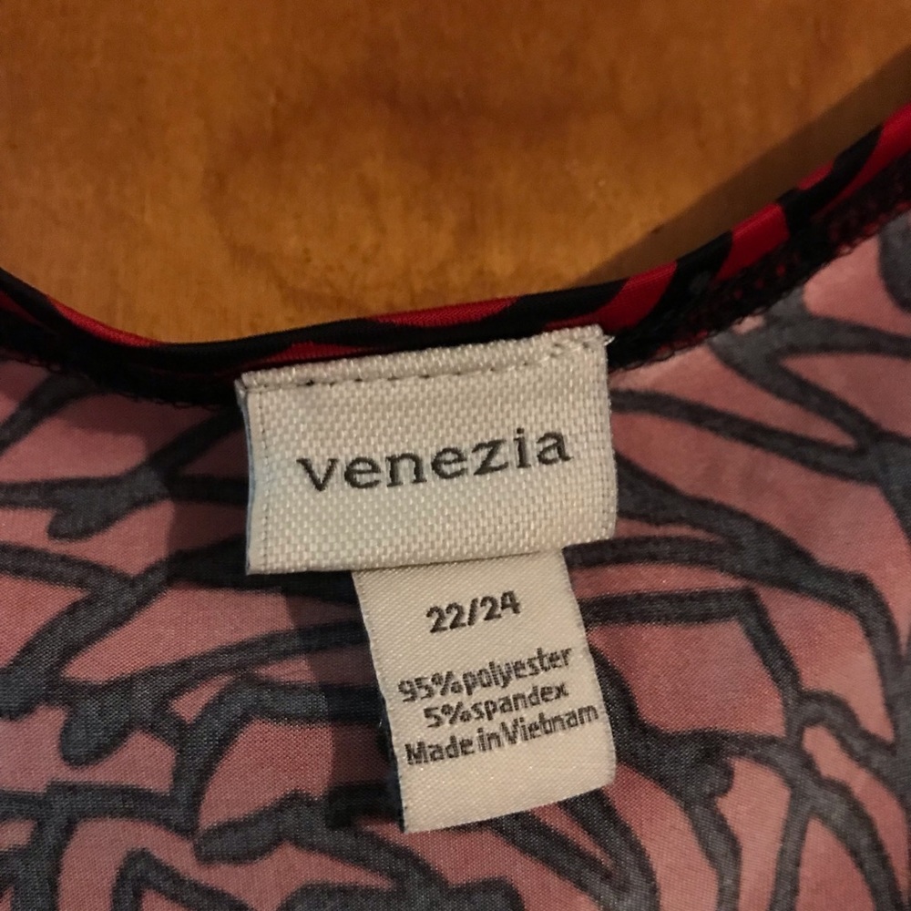 Women’s red Venezia blouse. Size 22/24. - Picture 2 of 3